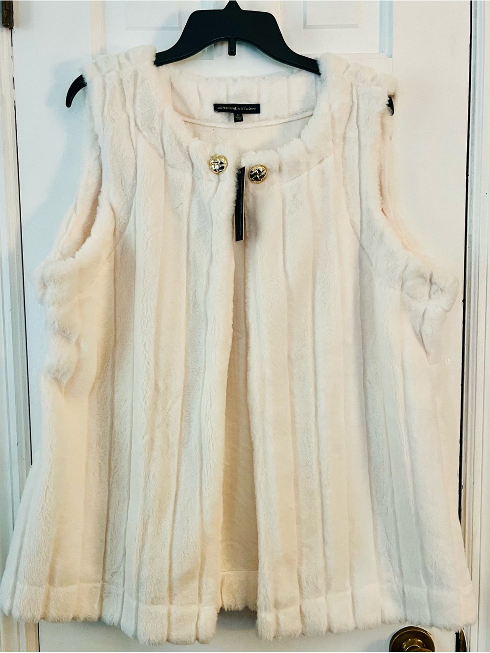 ADRIENNE VITTADINI NWT Women's Cream Color Faux Fur Vest. Size: 1X